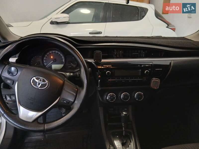 Хэтчбек Toyota Corolla 2014 в Овидиополе