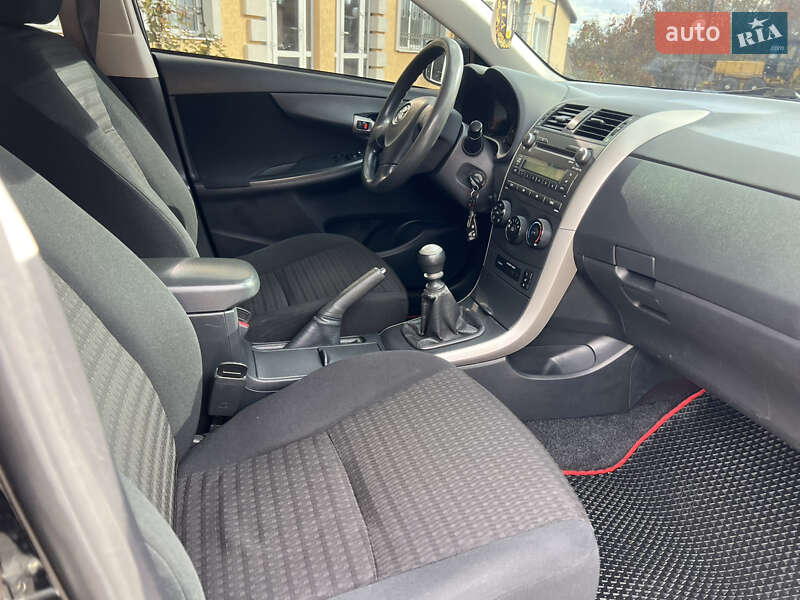 Седан Toyota Corolla 2009 в Каменец-Подольском