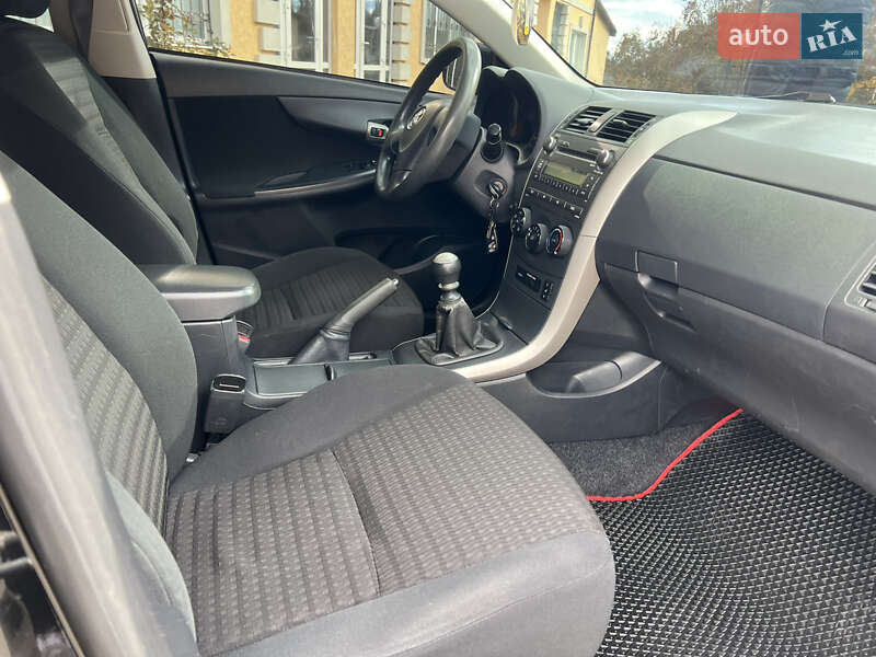 Седан Toyota Corolla 2009 в Каменец-Подольском