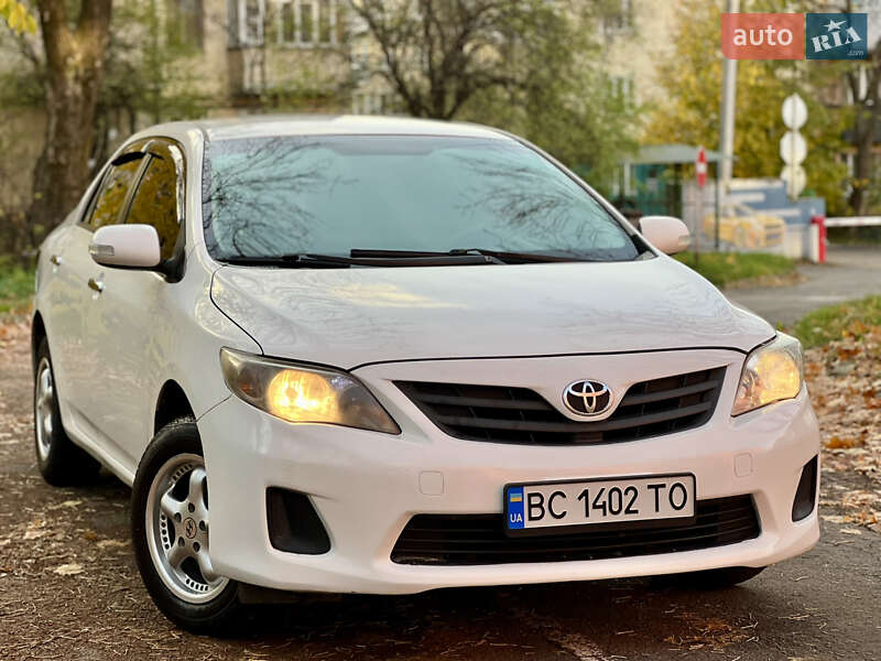 Седан Toyota Corolla 2012 в Львові