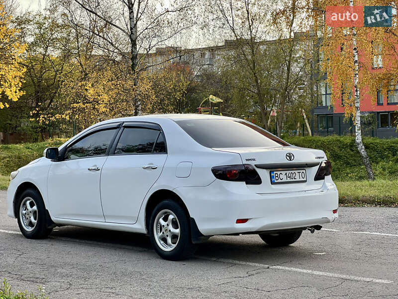 Седан Toyota Corolla 2012 в Львові