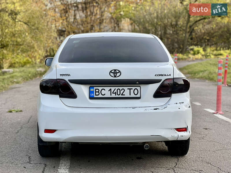Седан Toyota Corolla 2012 в Львові