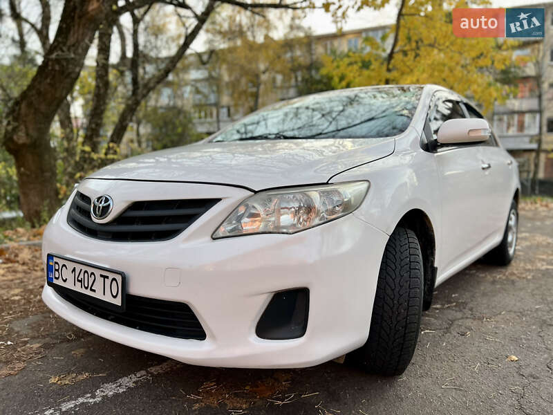 Седан Toyota Corolla 2012 в Львові