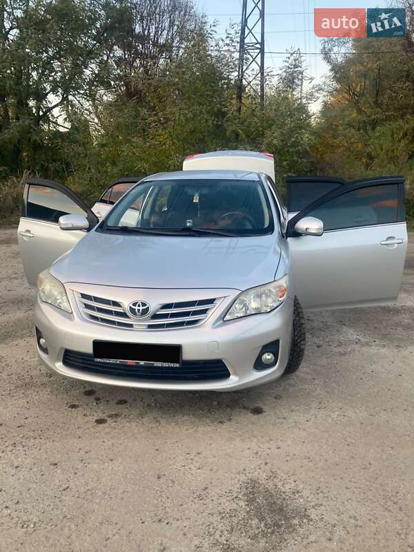 Седан Toyota Corolla 2010 в Львові