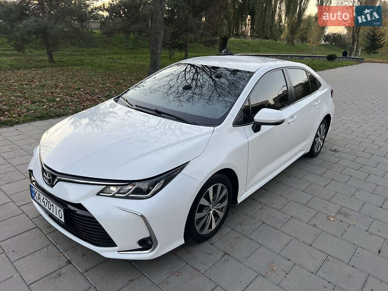 Седан Toyota Corolla 2019 в Киеве