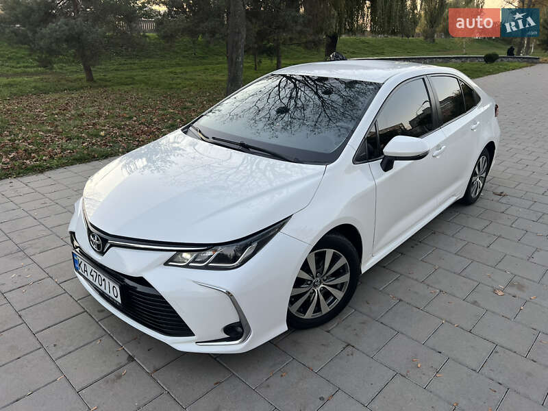 Седан Toyota Corolla 2019 в Киеве