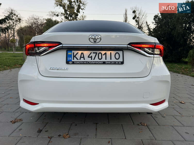 Седан Toyota Corolla 2019 в Киеве