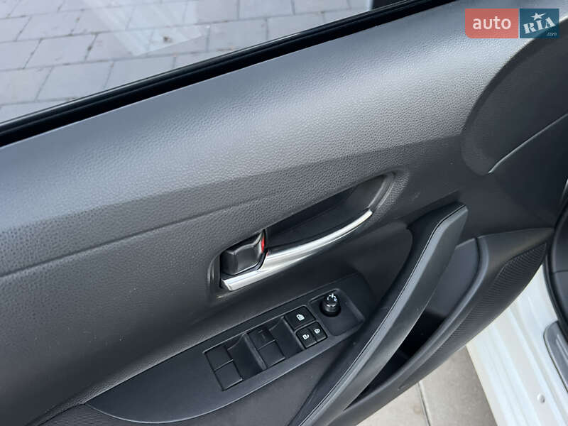 Седан Toyota Corolla 2019 в Киеве