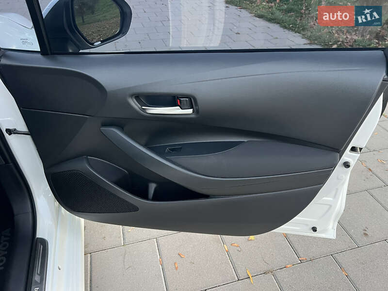 Седан Toyota Corolla 2019 в Киеве