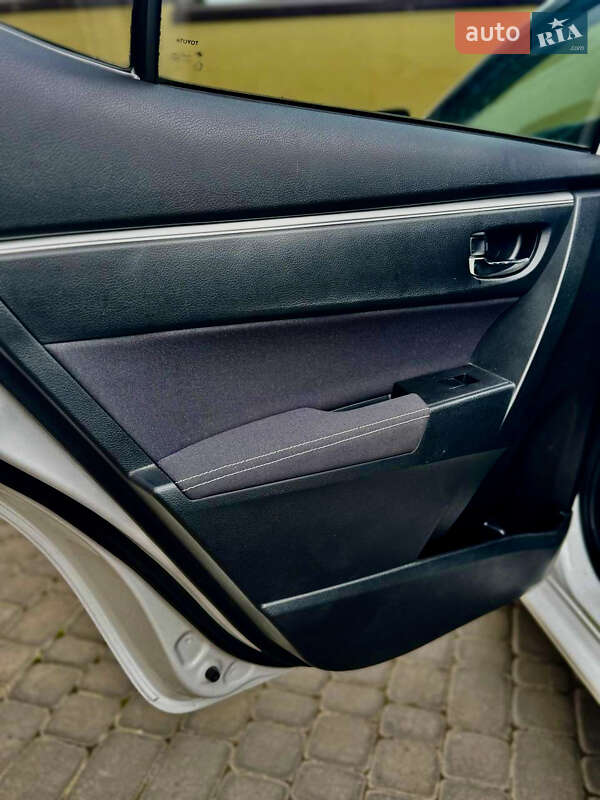 Седан Toyota Corolla 2013 в Луцке фото 10 Седан Toyota Corolla 2013 в Луцке