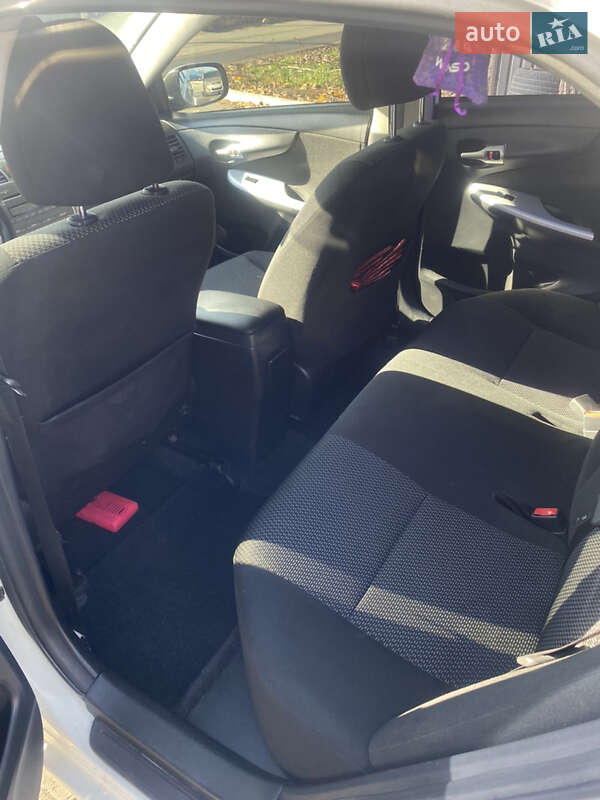 Седан Toyota Corolla 2011 в Новомосковську