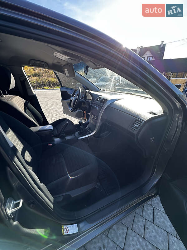 Седан Toyota Corolla 2011 в Львові