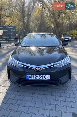 Седан Toyota Corolla 2017 в Хмельницькому