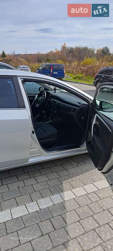 Седан Toyota Corolla 2013 в Львове