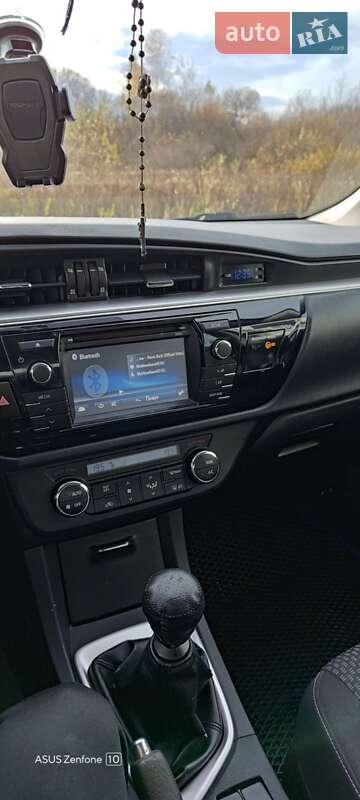 Седан Toyota Corolla 2013 в Львове