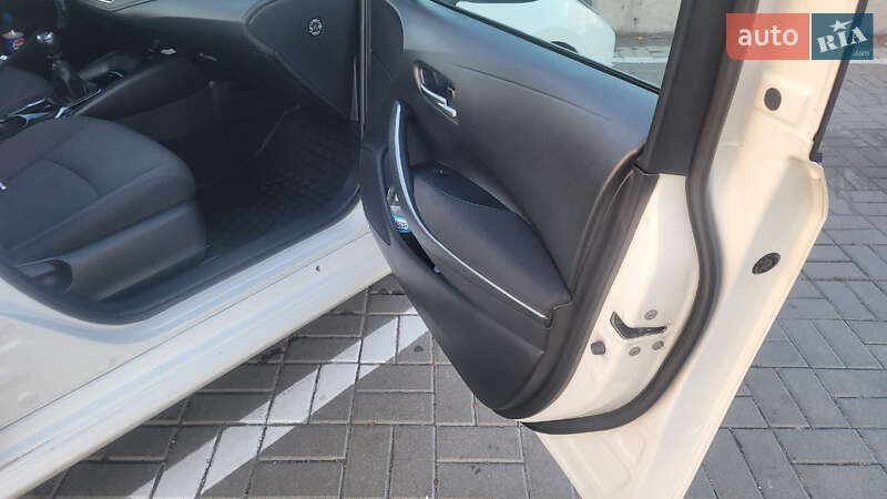 Седан Toyota Corolla 2019 в Киеве фото 14 Седан Toyota Corolla 2019 в Киеве