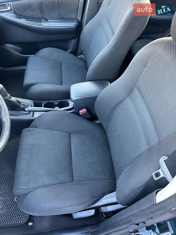 Хэтчбек Toyota Corolla 2004 в Киеве