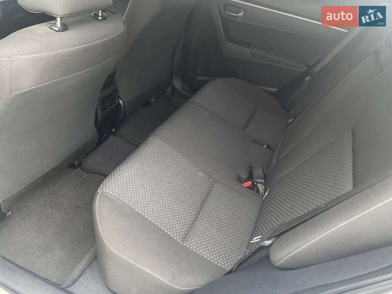 Седан Toyota Corolla 2013 в Луцке фото 30 Седан Toyota Corolla 2013 в Луцке