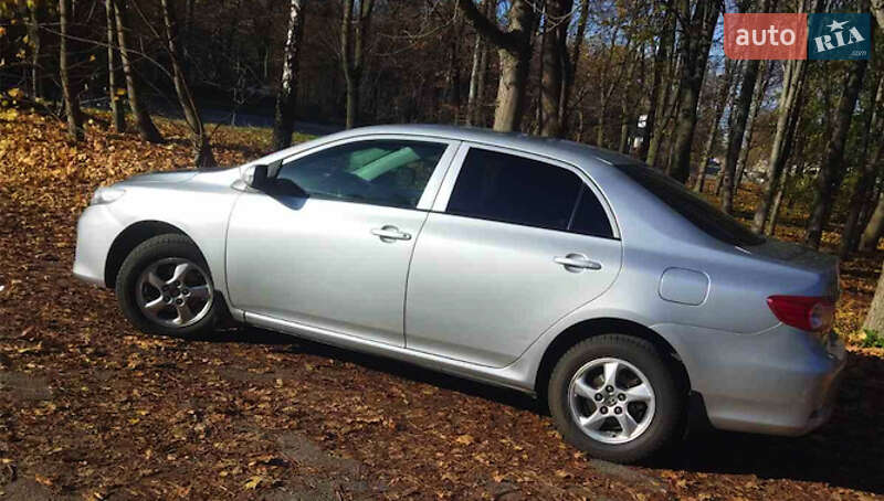 Седан Toyota Corolla 2010 в Виннице