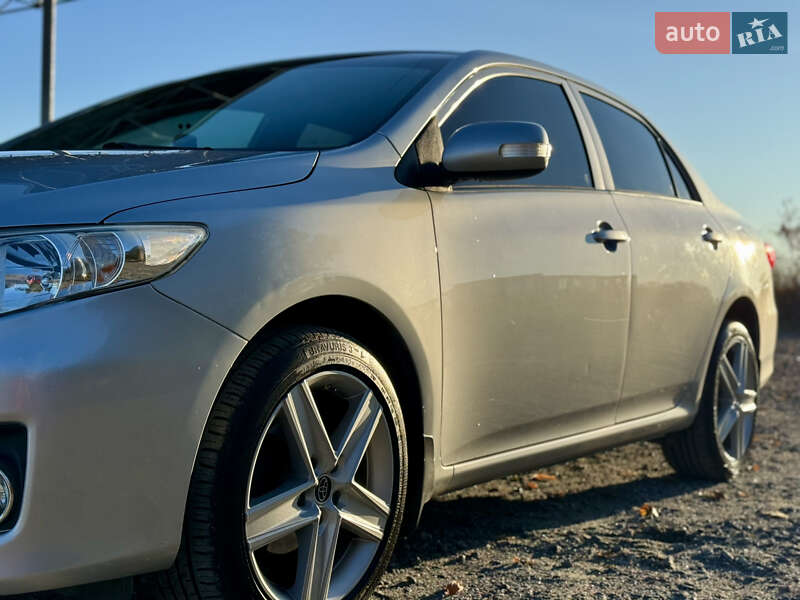 Седан Toyota Corolla 2011 в Самборе