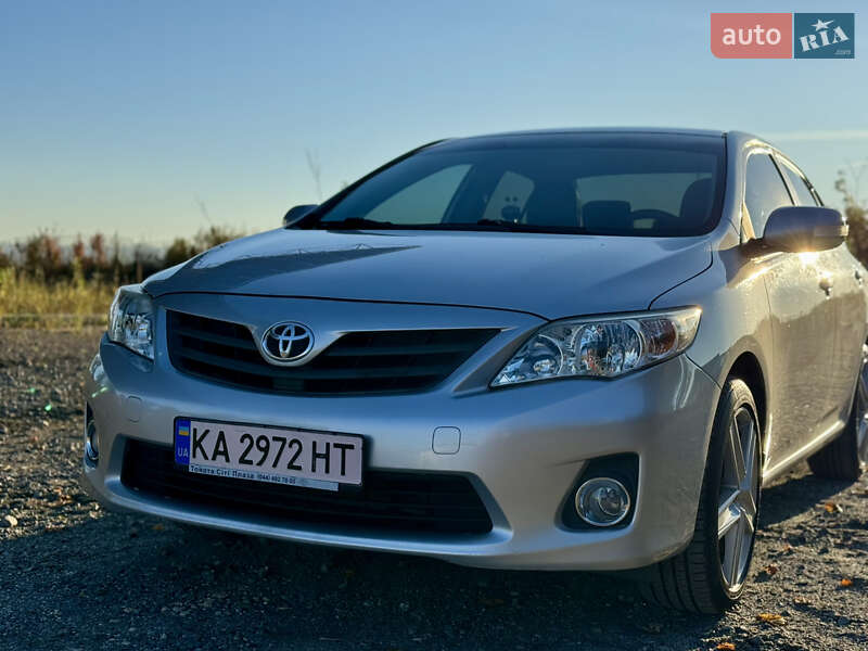Седан Toyota Corolla 2011 в Самборе