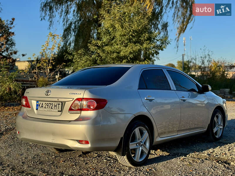 Седан Toyota Corolla 2011 в Самборе