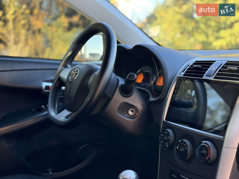 Седан Toyota Corolla 2011 в Самборе