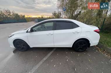 Седан Toyota Corolla 2016 в Киеве