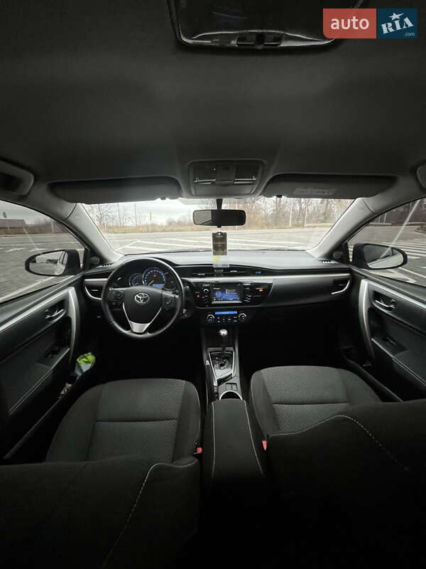 Седан Toyota Corolla 2013 в Тульчине