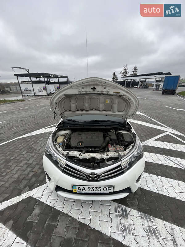 Седан Toyota Corolla 2013 в Тульчине