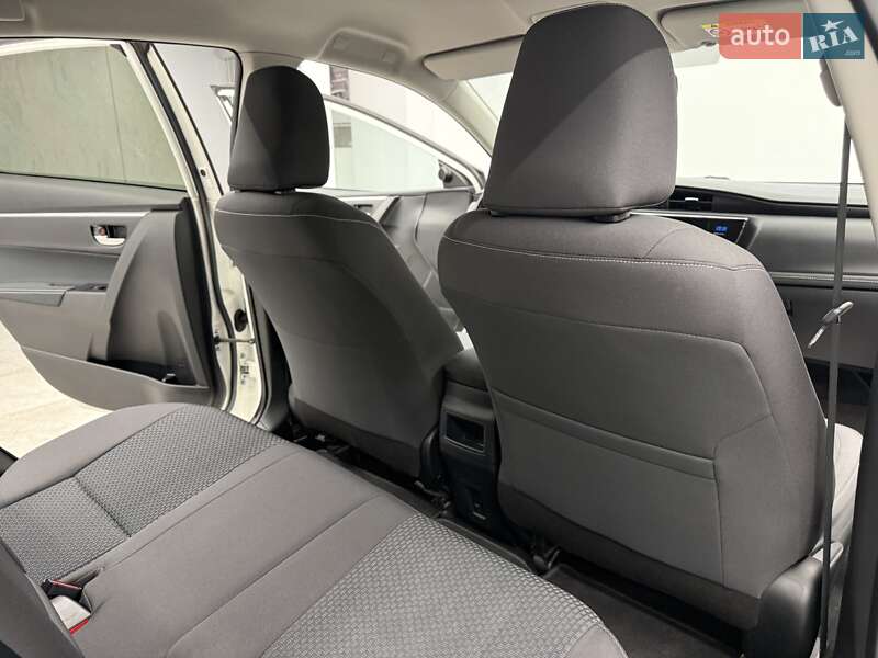 Седан Toyota Corolla 2017 в Киеве фото 32 Седан Toyota Corolla 2017 в Киеве