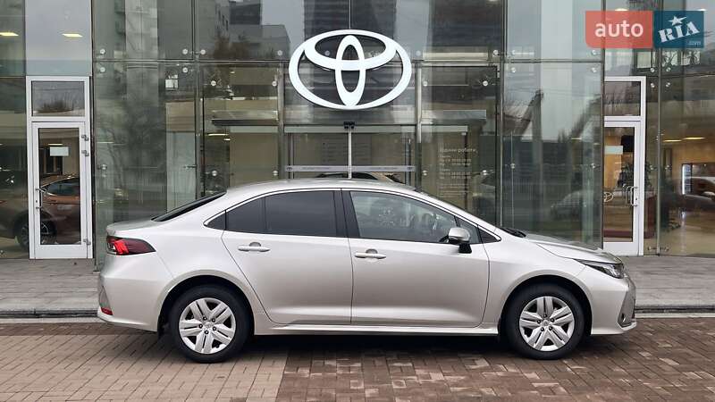 Седан Toyota Corolla 2025 в Киеве