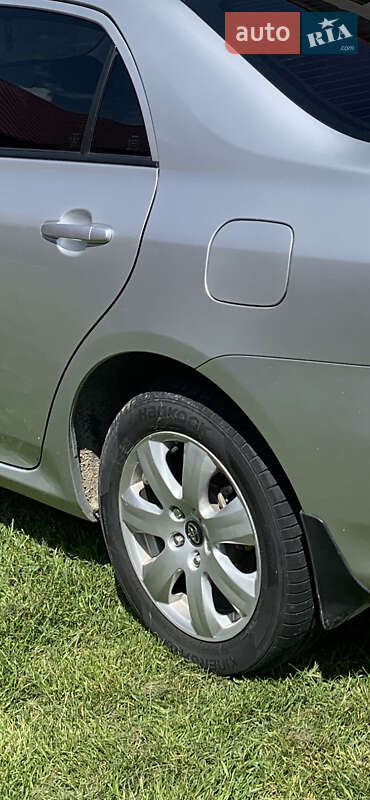 Седан Toyota Corolla 2011 в Дрогобыче