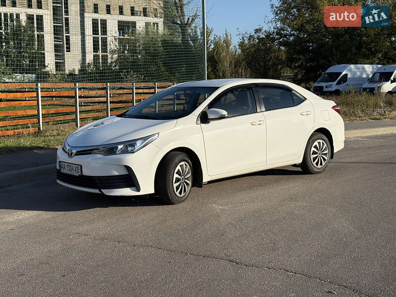 Седан Toyota Corolla 2018 в Києві фото 10 Седан Toyota Corolla 2018 в Києві