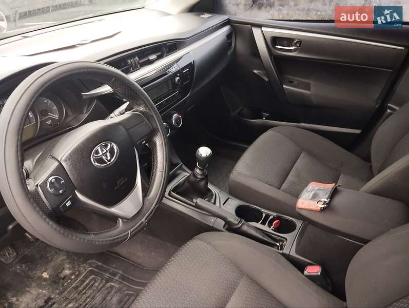 Седан Toyota Corolla 2013 в Львові фото 10 Седан Toyota Corolla 2013 в Львові