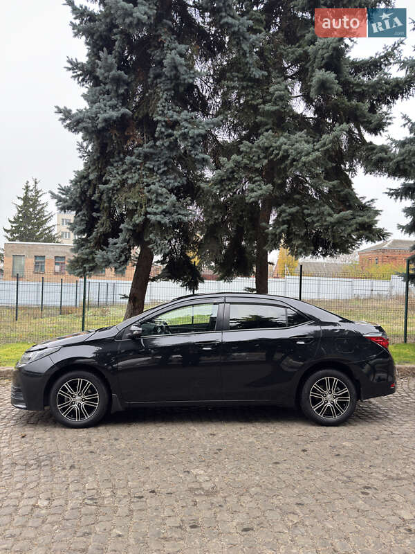 Седан Toyota Corolla 2016 в Кропивницком