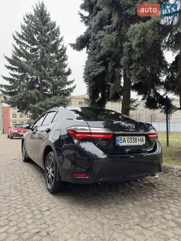 Седан Toyota Corolla 2016 в Кропивницком