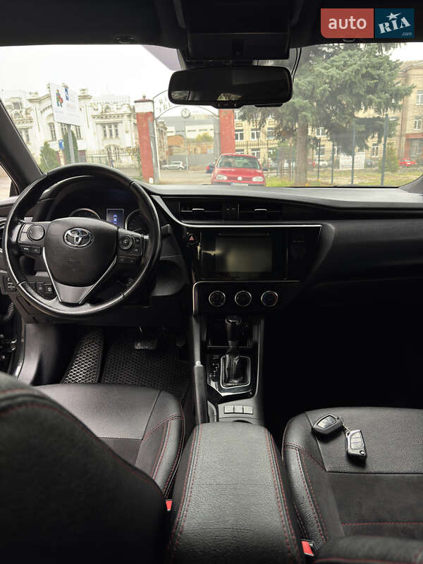 Седан Toyota Corolla 2016 в Кропивницком