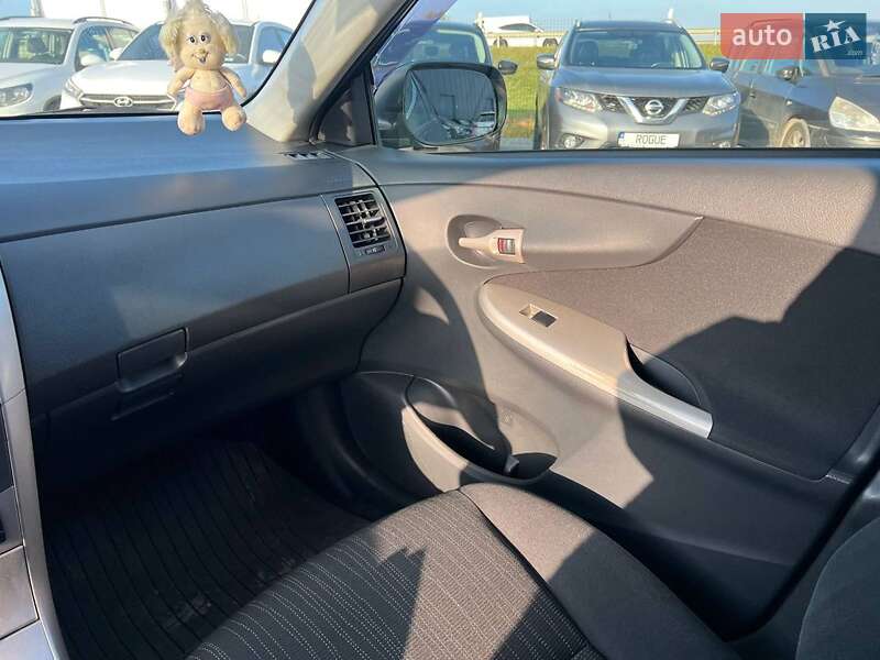 Седан Toyota Corolla 2008 в Львове