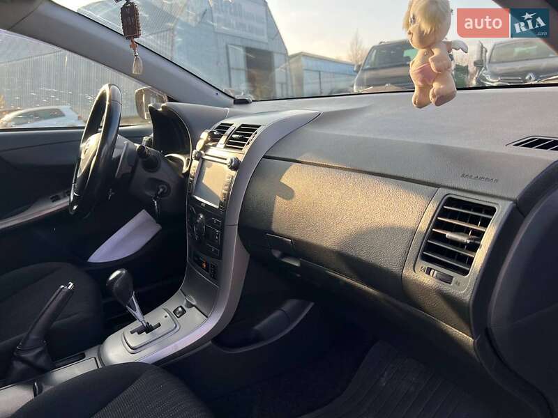 Седан Toyota Corolla 2008 в Львове