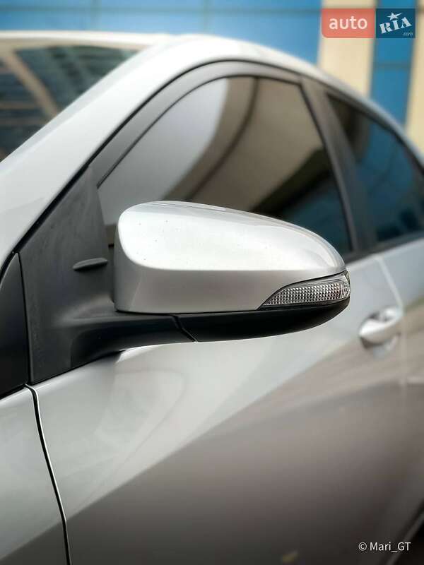 Седан Toyota Corolla 2014 в Днепре