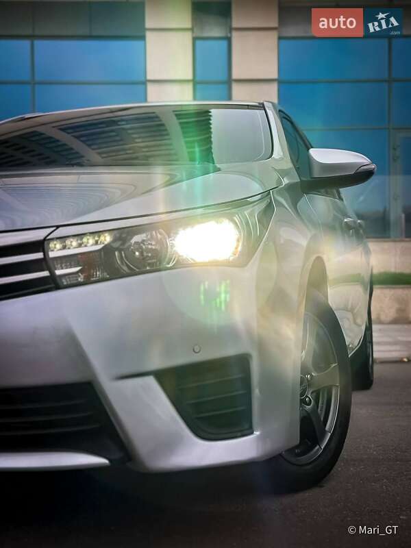 Седан Toyota Corolla 2014 в Днепре