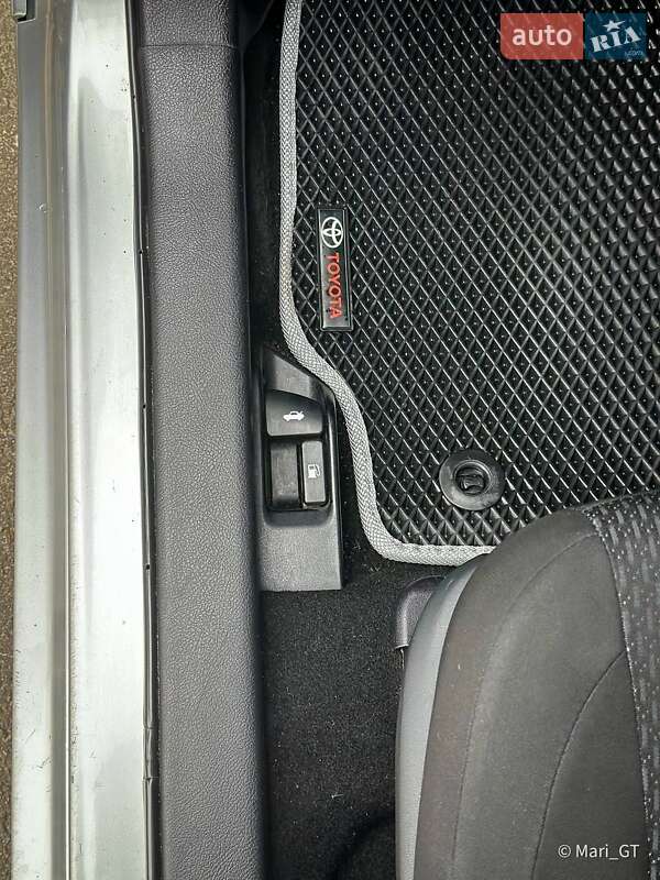 Седан Toyota Corolla 2014 в Днепре