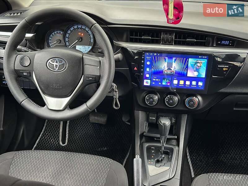 Седан Toyota Corolla 2014 в Днепре