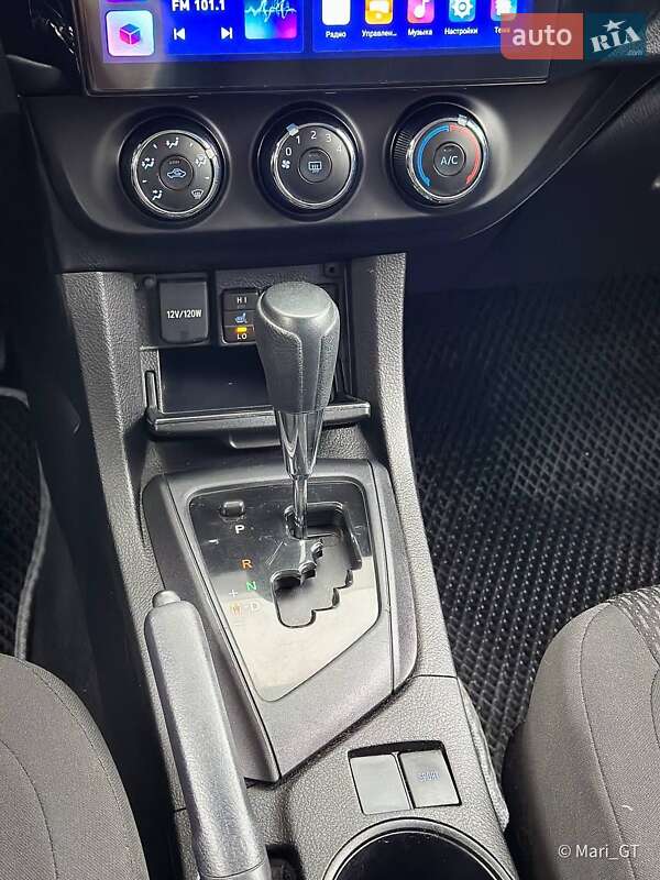 Седан Toyota Corolla 2014 в Днепре