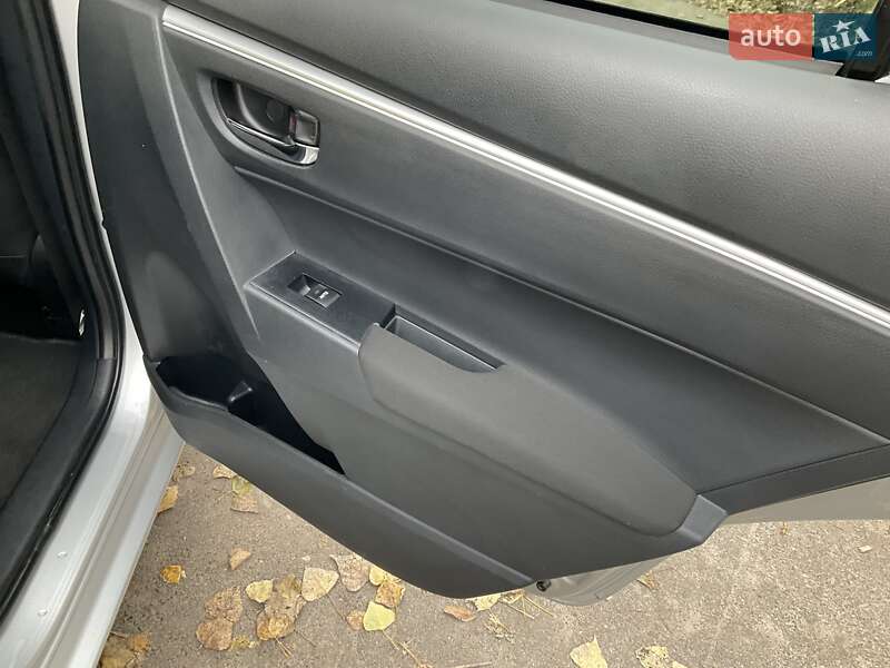Седан Toyota Corolla 2016 в Києві фото 12 Седан Toyota Corolla 2016 в Києві