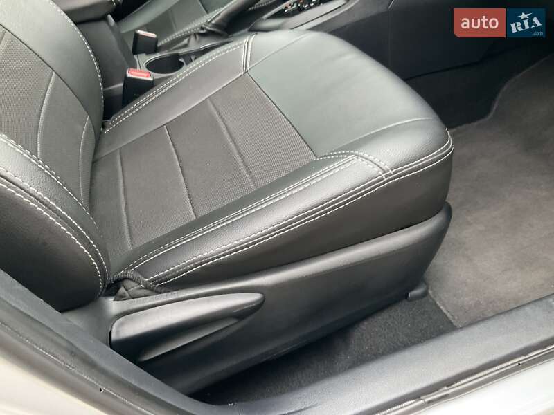 Седан Toyota Corolla 2016 в Києві фото 17 Седан Toyota Corolla 2016 в Києві