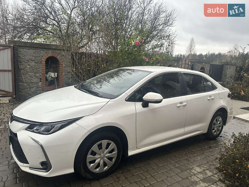 Седан Toyota Corolla 2022 в Обухові