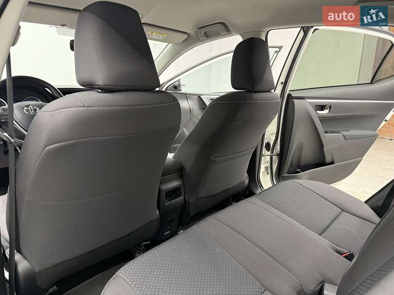 Седан Toyota Corolla 2017 в Киеве фото 23 Седан Toyota Corolla 2017 в Киеве