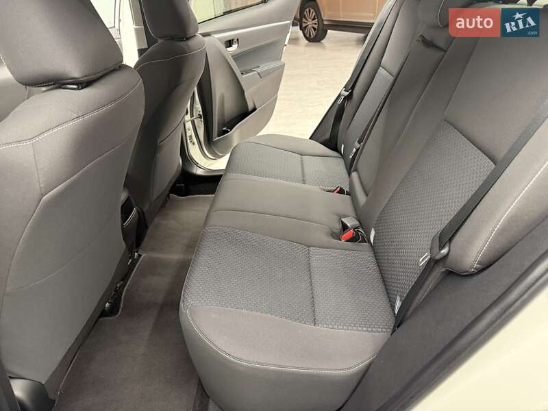 Седан Toyota Corolla 2017 в Киеве фото 25 Седан Toyota Corolla 2017 в Киеве